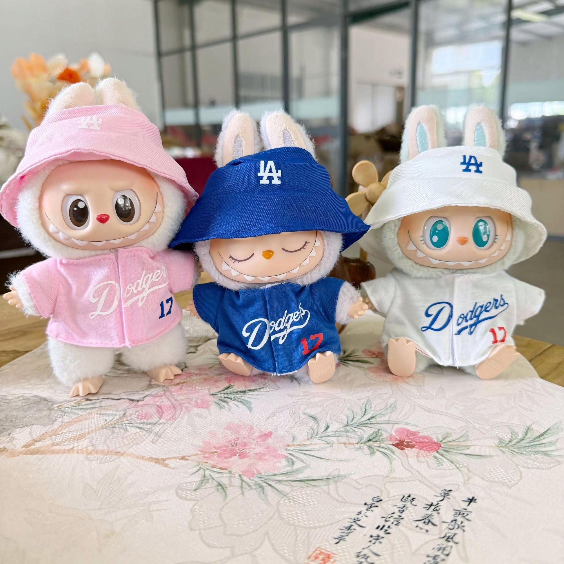 Labubu Doll Clothes LA Baseball Jersey Set with Bucket Hat Dodgers Style Sporty Labubu Outfit Doll Not Included